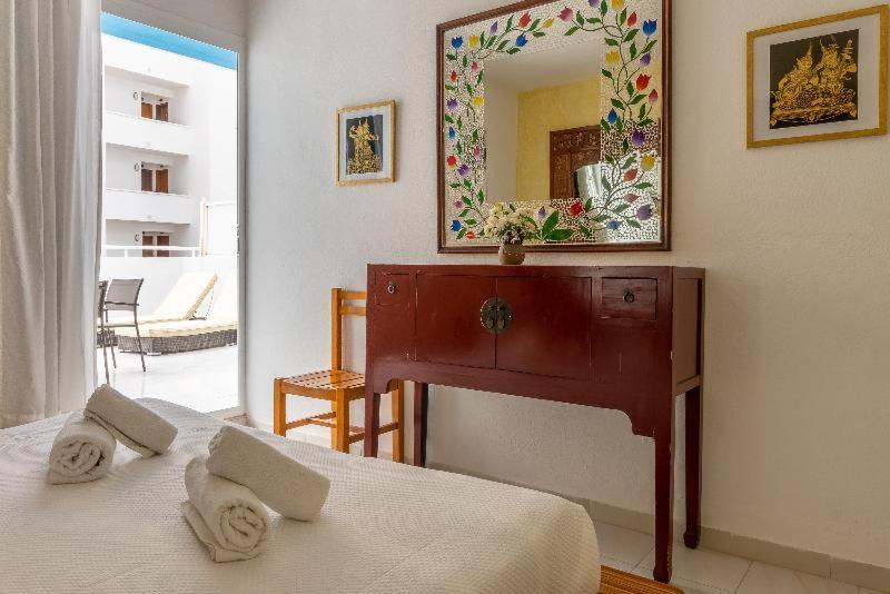 Apartamentos Cel Blau Санта-Эулалия-дель-Рио Номер фото