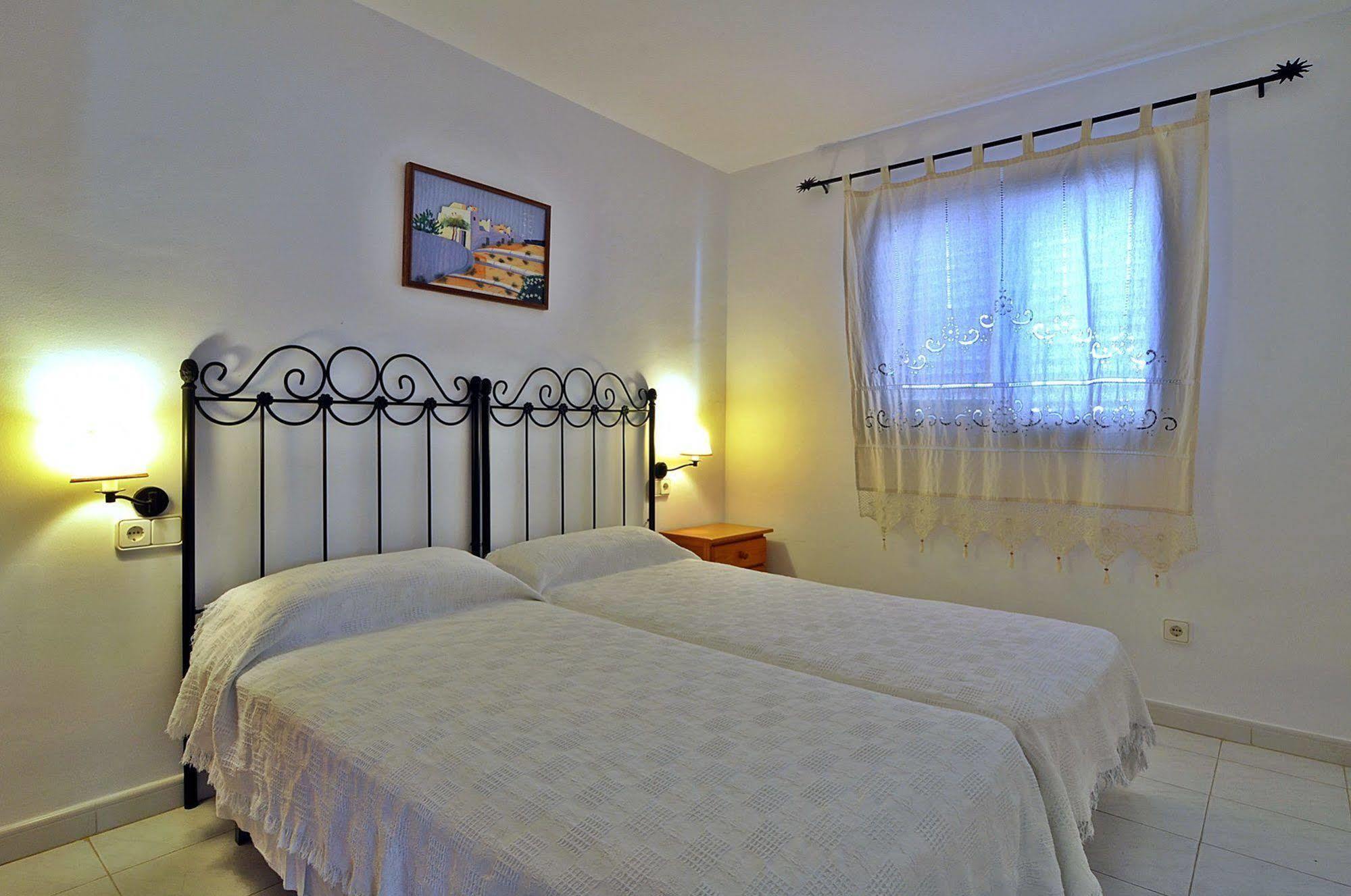 Apartamentos Cel Blau Санта-Эулалия-дель-Рио Экстерьер фото